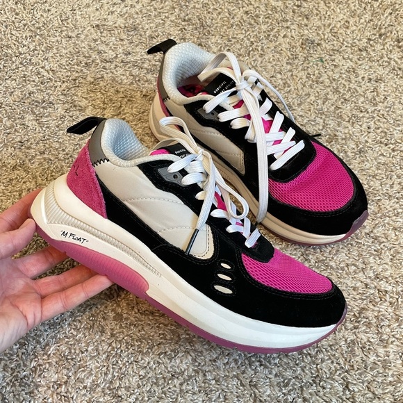 Municipal Origin Sneakers Shoes Size 7 / 7.5 Pink White Black - Picture 1 of 8